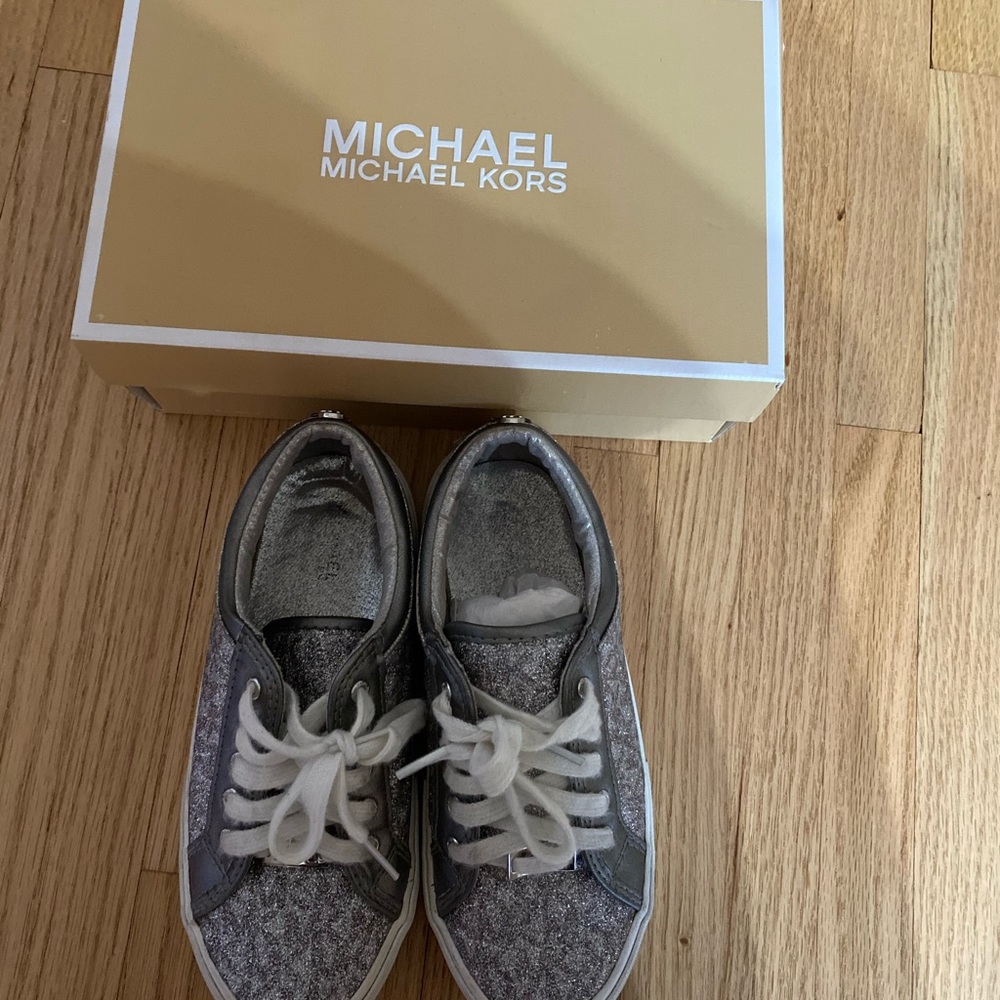Kids sneakers